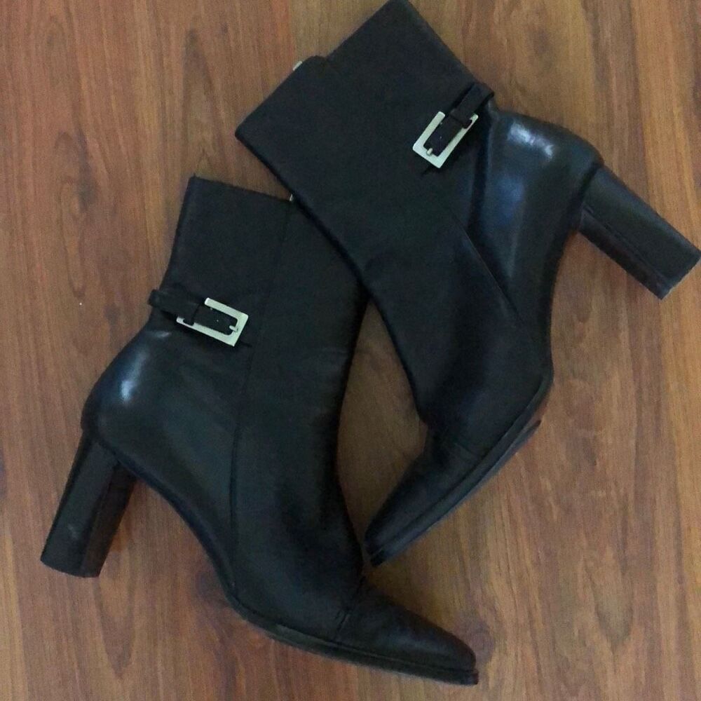 Anne Klein Black leather boots with silver buckle 7￼